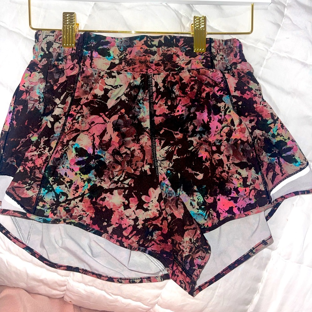 Lululemon size 6 tall shorts